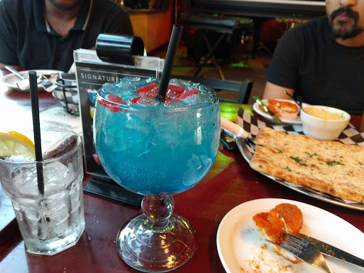 Piano Bar «Blue Moon Dueling Piano Bar & Restaurant», reviews and photos, 5485 Mills Civic Pkwy, West Des Moines, IA 50266, USA