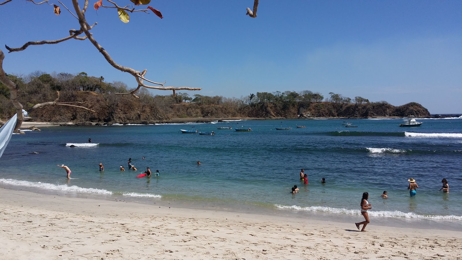 Photo de San Juanillo Beach avec plusieurs moyennes baies