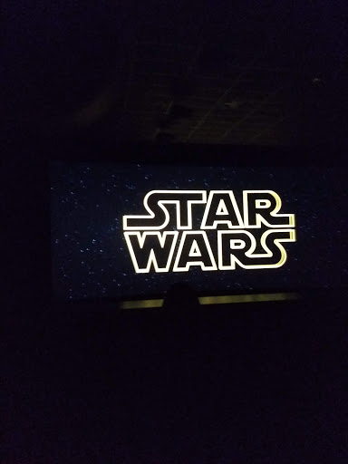 Movie Theater «ShowPlace ICON Theatres at Roosevelt Collection with ICON•X - Chicago», reviews and photos, 1011 S Delano Ct, Chicago, IL 60605, USA