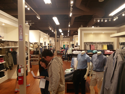 Clothing Store «Banana Republic Factory Store», reviews and photos, 407 N Alafaya Trail, Orlando, FL 32828, USA