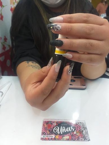 de color UÑAS