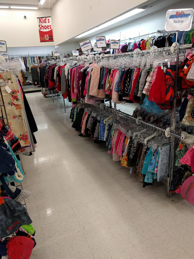 Thrift Store «Mega Thrift University Parkway», reviews and photos, 2816 University Pkwy, Winston-Salem, NC 27105, USA