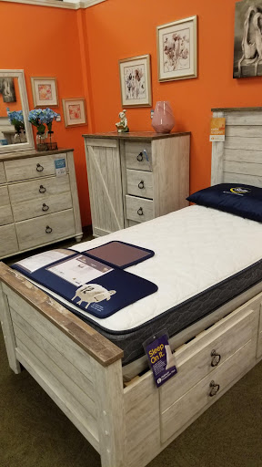 Furniture Store «Raymour & Flanigan Furniture and Mattress Store», reviews and photos, 410 Reidville Dr, Waterbury, CT 06705, USA