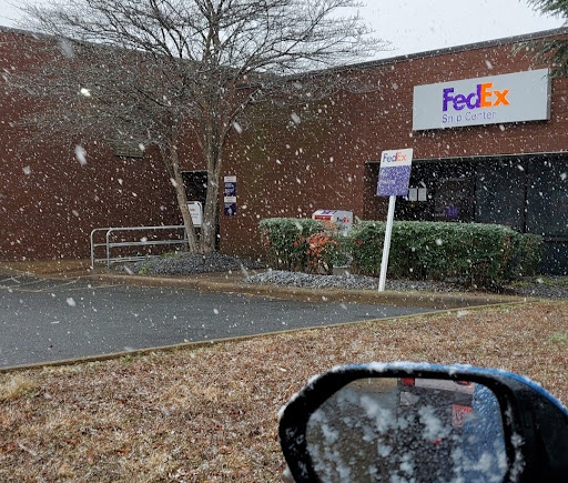 Shipping and Mailing Service «FedEx Ship Center», reviews and photos, 1117 International Pkwy, Fredericksburg, VA 22405, USA