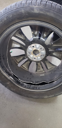 Tire Shop «Acorn Tire», reviews and photos, 1580 N Aurora Rd, Naperville, IL 60563, USA