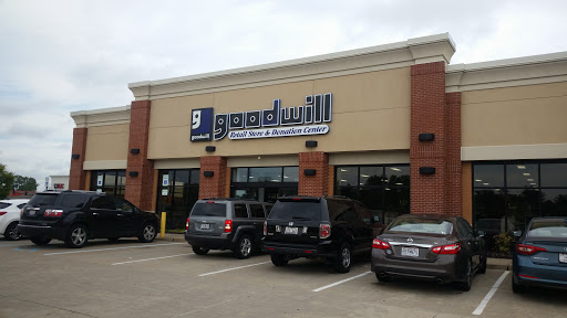 Thrift Store «Goodwill Retail Store of St. Peters – Mid Rivers», reviews and photos, 620 Mid Rivers Mall Dr, St Peters, MO 63376, USA