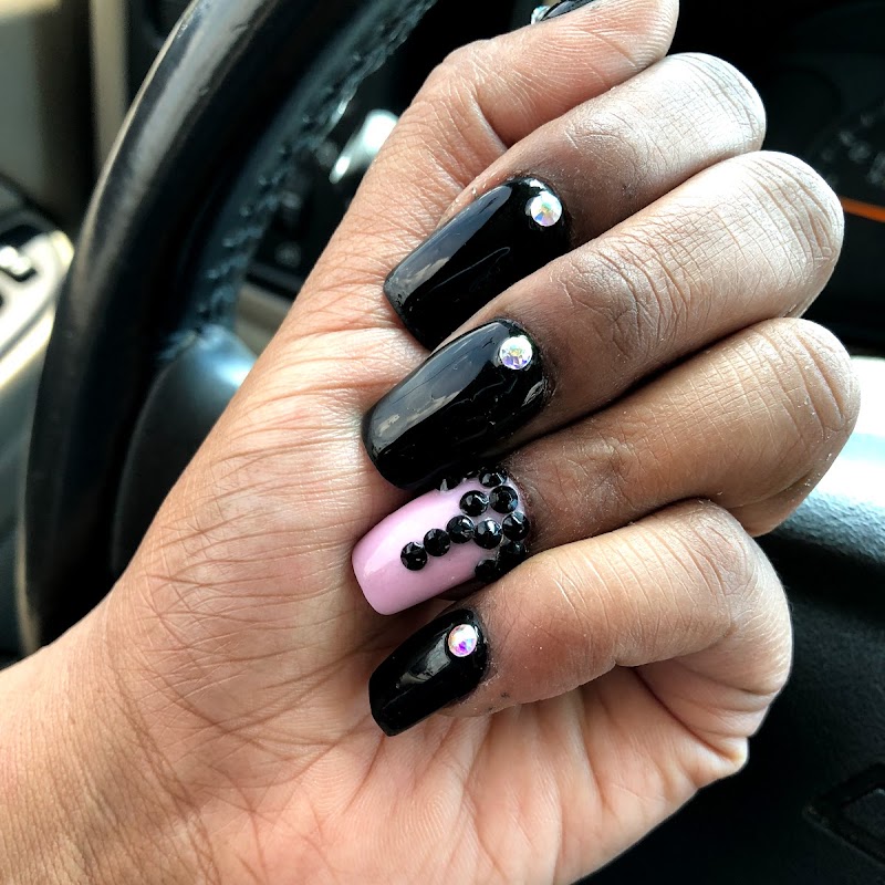 Queen Nails