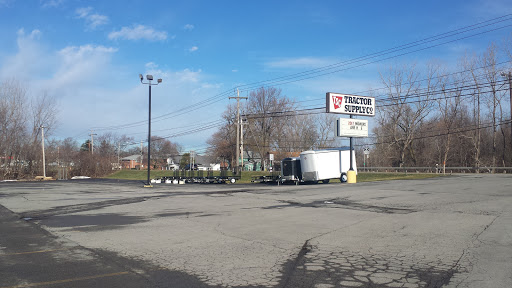 Home Improvement Store «Tractor Supply Co.», reviews and photos, 4974 E Main St, Batavia, NY 14020, USA