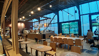 Atmosphère du Café Starbucks Coffee - AUTOGRILL Montélimar Ouest A7 à Allan - n°18