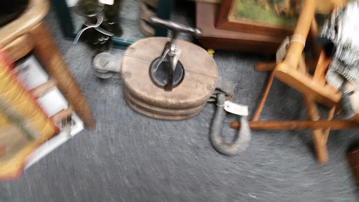 Antique Furniture Store «Old American Barn», reviews and photos, 107 Martinsburg Ave, Gordonsville, VA 22942, USA