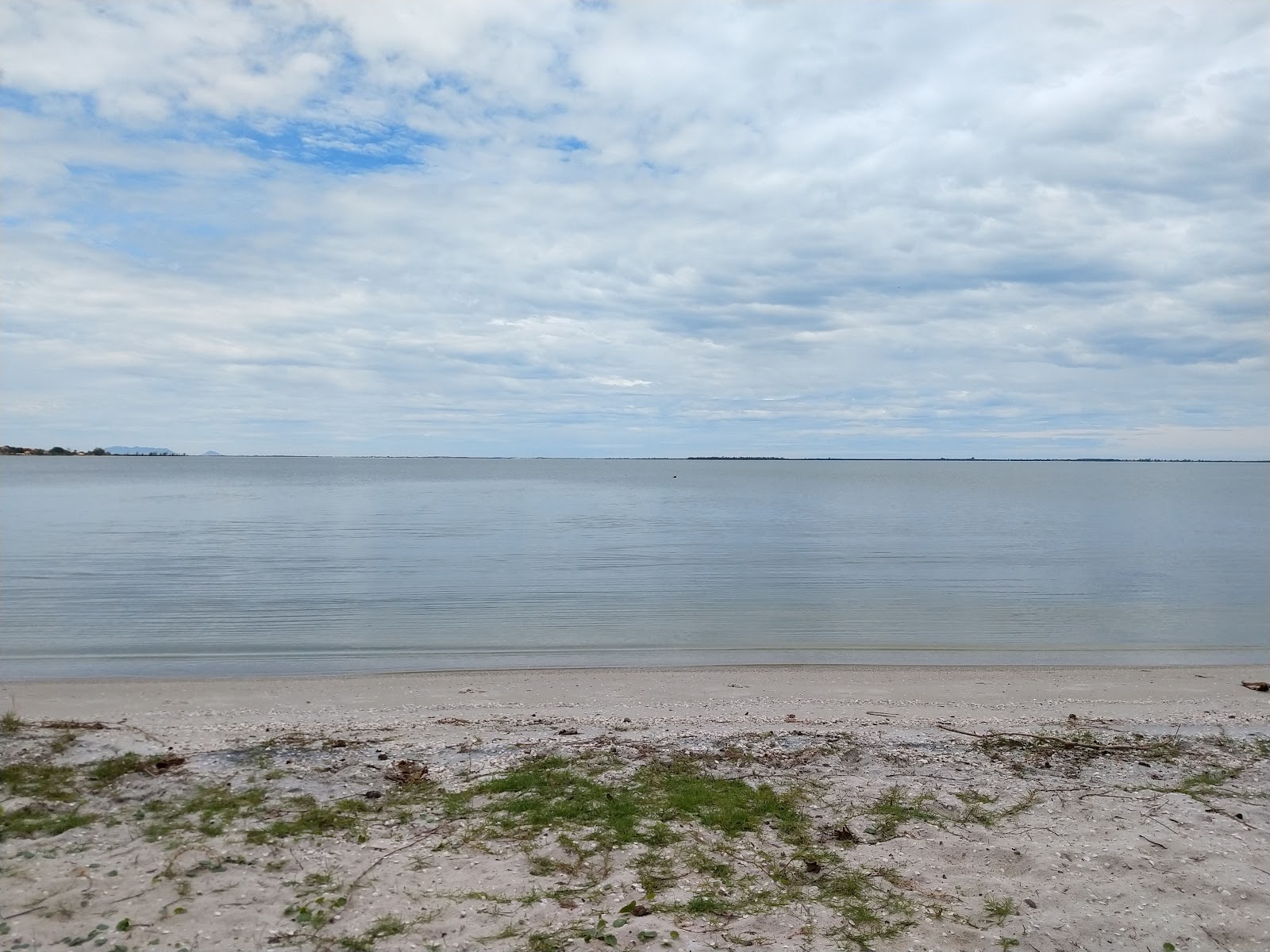 Foto av Praia do Coqueiral med rymlig strand