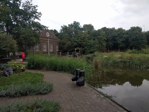 Lavender Pond Nature Reserve (The Conservation Volunteers