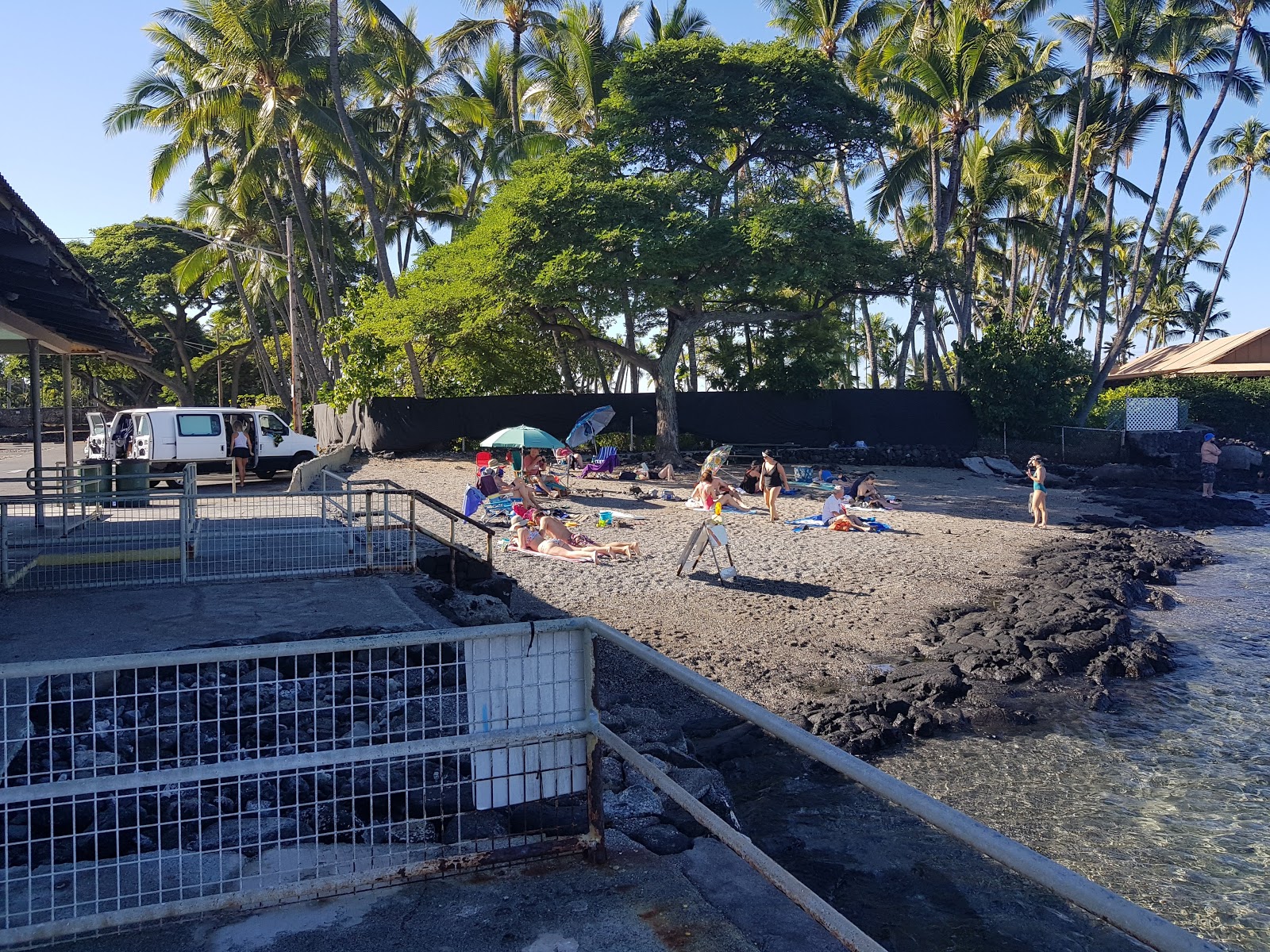 Foto van Kahalu'u Beach met turquoise puur water oppervlakte