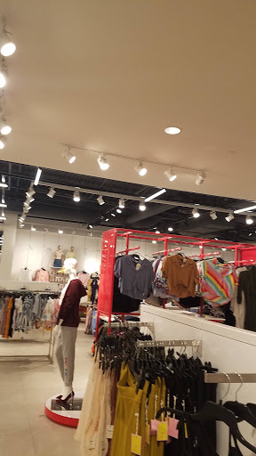 Clothing Store «F21 RED», reviews and photos, 2615 Medical Center Pkwy #2300, Murfreesboro, TN 37129, USA