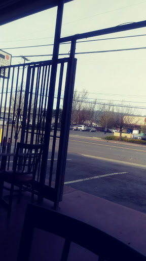 Grocery Store «Grocery Outlet Bargain Market», reviews and photos, 1203 N State St, Ukiah, CA 95482, USA