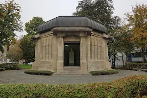 Ernst-Abbe-Denkmal image