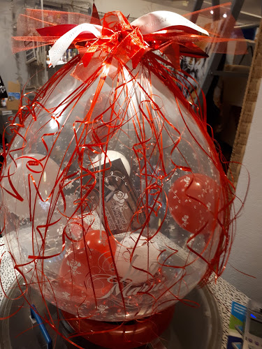 Geschenkeladen Kumulus - Trends Ideen Geschenke Ballone Starlightz Drachen - Biel