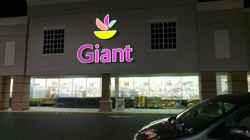 Grocery Store «Giant», reviews and photos, 1454 Chain Bridge Rd, McLean, VA 22101, USA