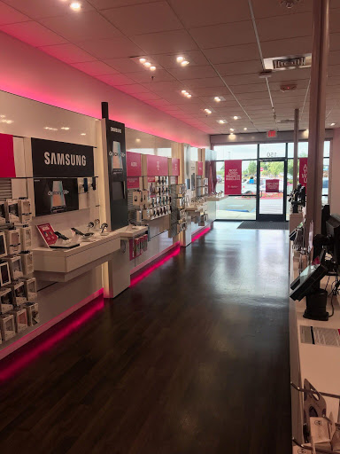 Cell Phone Store «T-Mobile», reviews and photos, 2624 W Kettleman Ln #150, Lodi, CA 95242, USA