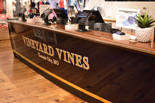 Clothing Store «Vineyard Vines», reviews and photos, 4700 Broadway St, Kansas City, MO 64112, USA