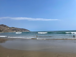 Foto von Mondos Beach mit lange, gerade küste
