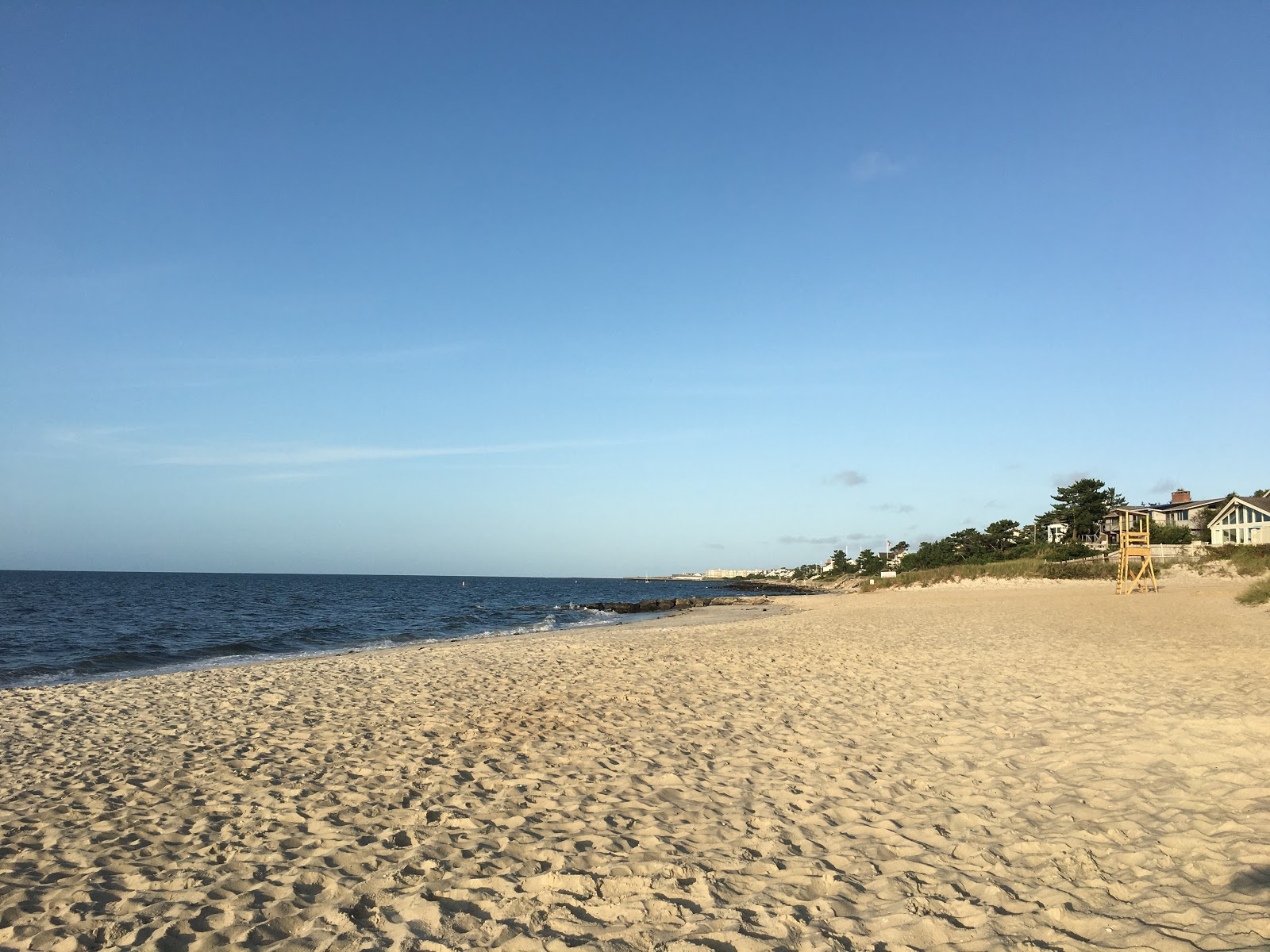 Photo of Earle Road beach with very clean level of cleanliness
