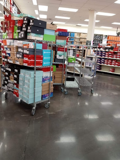 Shoe Store «Famous Footwear», reviews and photos, 1453 W Interstate 240 Service Rd, Oklahoma City, OK 73159, USA