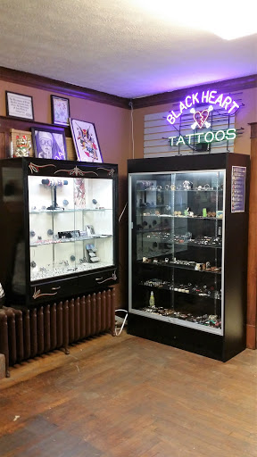 Tattoo Shop «Black Heart Tattoo», reviews and photos, 6526 Mahoning Ave, Youngstown, OH 44515, USA
