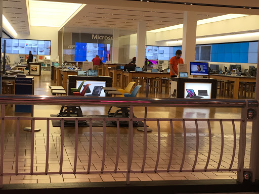Computer Store «Microsoft Store - Tysons Corner Center», reviews and photos, 1961 Chain Bridge Rd, Tysons, VA 22102, USA
