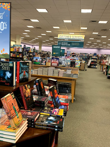 Book Store «Barnes & Noble Booksellers Hillside Village», reviews and photos, 305 Farm to Market Road 1382 #520, Cedar Hill, TX 75104, USA