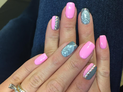 Beauty Salon «Glorious Beauty Salon & Spa», reviews and photos, 5029 W Armitage Ave, Chicago, IL 60639, USA