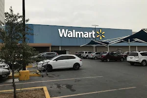 Walmart Paseo Real image