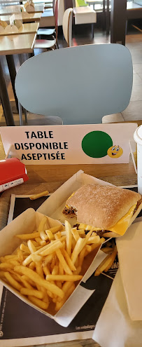 Cheeseburger du Restauration rapide McDonald's à La Flèche - n°7