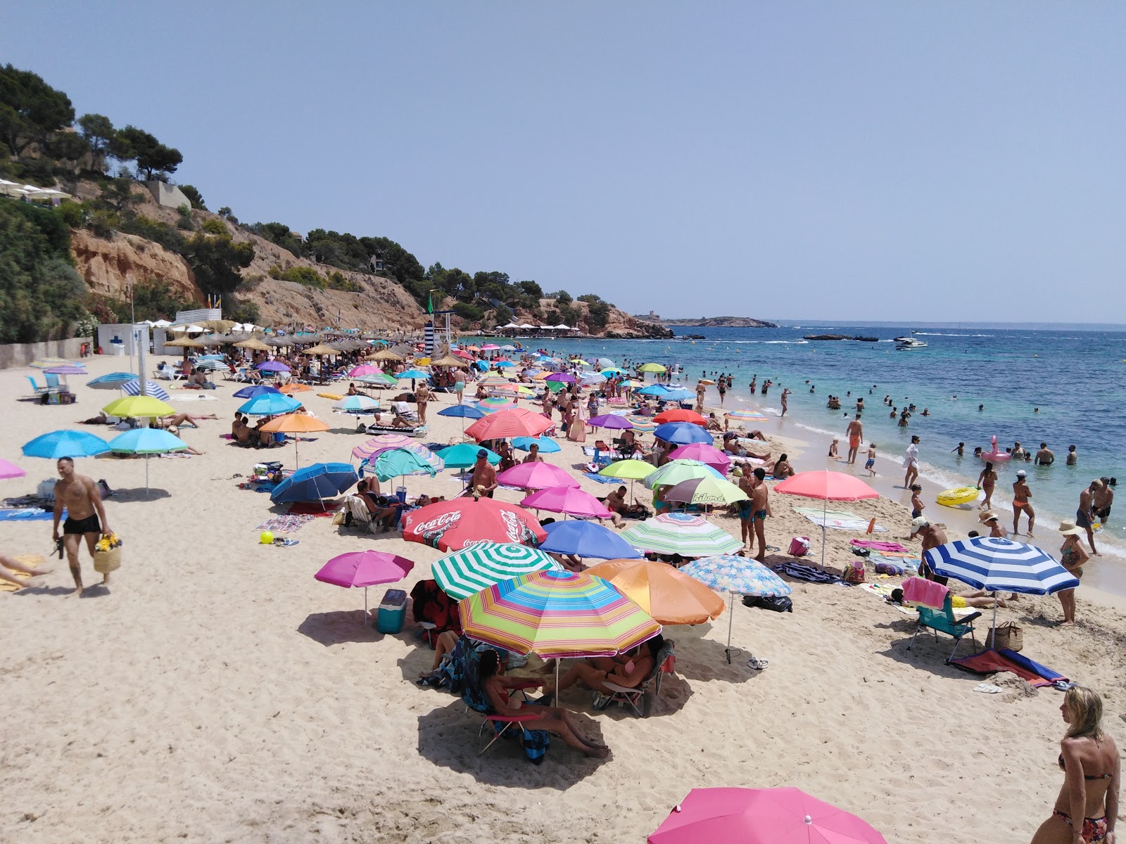 Platja De S'oratori'in fotoğrafı - rahatlamayı sevenler arasında popüler bir yer