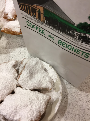 Coffee Shop «Cafe Du Monde», reviews and photos, 1814 North Causeway Approach #1, Mandeville, LA 70448, USA