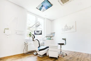 Warsaw Dental Academy – Implantologia | Periodontologia | Stomatologia Estetyczna image