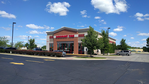 Tire Shop «Discount Tire Store - Roundlake Beach, IL», reviews and photos, 2125 N Illinois 83, Round Lake Beach, IL 60073, USA