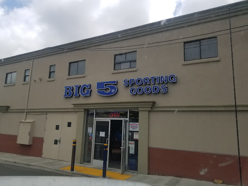 Sporting Goods Store «Big 5 Sporting Goods - Hayward», reviews and photos, 22400 Foothill Blvd, Hayward, CA 94541, USA