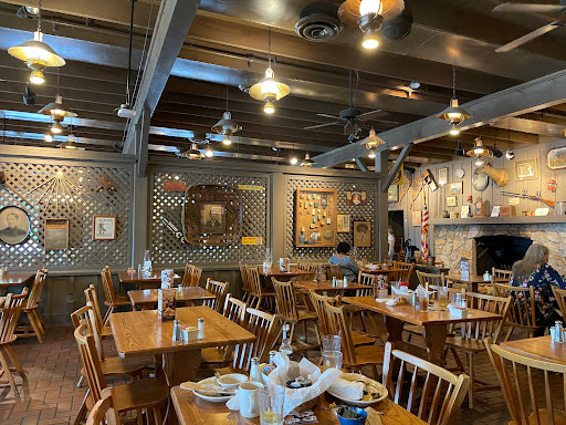American Restaurant «Cracker Barrel Old Country Store», reviews and photos, Celebration Dr, Suwanee, GA 30024, USA