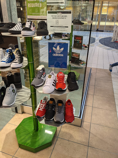 Shoe Store «Famous Footwear», reviews and photos, 831 Lancaster Dr NE, Salem, OR 97301, USA