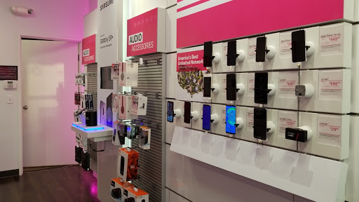 Cell Phone Store «T-Mobile», reviews and photos, 9 Centerpointe Dr, Lake Oswego, OR 97035, USA