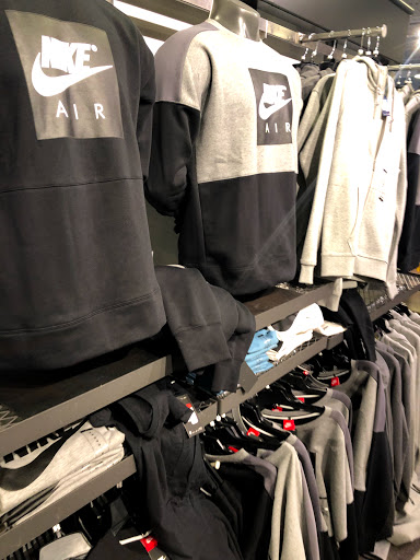 Sporting Goods Store «Nike Factory Store», reviews and photos, 20 Killingworth Tpke #155, Clinton, CT 06413, USA