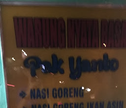 Warung nasi goreng nyata rasa Pak Yanto photo