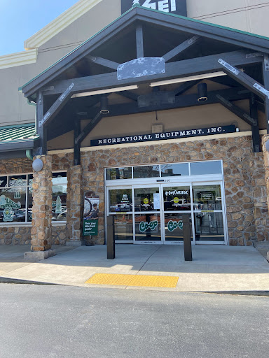 Camping Store «REI», reviews and photos, 1165 Perimeter Center W #200, Atlanta, GA 30338, USA