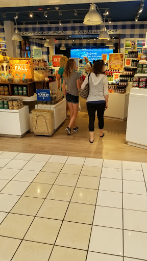 Shopping Mall «St. Clair Square», reviews and photos, 134 St Clair Square, Fairview Heights, IL 62208, USA