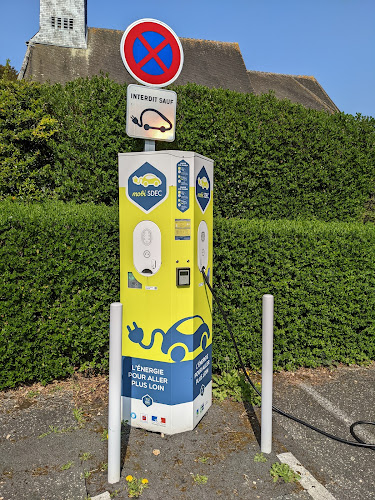 Borne de recharge de véhicules électriques MobiSDEC Charging Station Surville