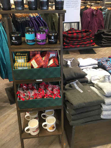 Clothing Store «L.L.Bean», reviews and photos, 701 Lynnhaven Pkwy, Virginia Beach, VA 23452, USA