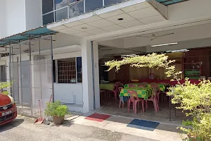 Nasi Kerabu MASHWI (Foodcourt Taman Mas , Jalan Ayer Kuning) image