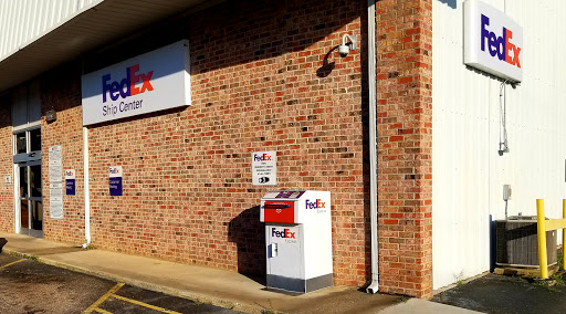 Shipping and Mailing Service «FedEx Ship Center», reviews and photos, 1300 E Whaley St, Longview, TX 75601, USA