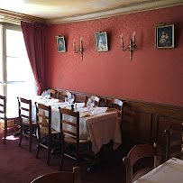 Atmosphère du Restaurant français La Petite Chaise à Paris - n°16